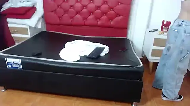 Roxy Lux online show from 3, 3, 2025