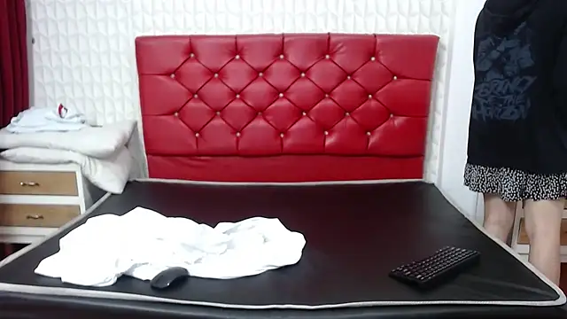 Roxy Lux online show from 6, 2, 2025