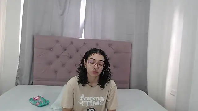 Roxy Lux online show from 9, 3, 2025