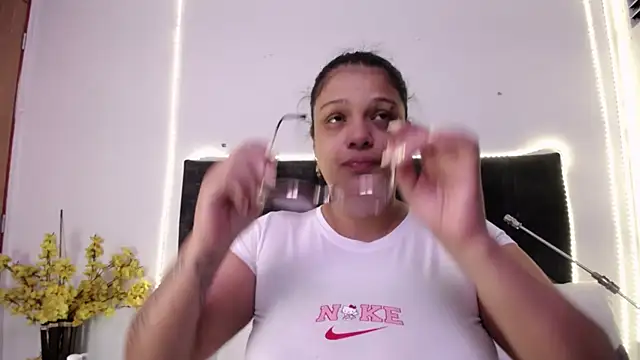 Nicol Love0 online show from 9, 5, 2026