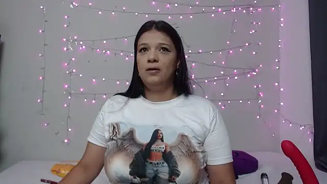 Nicol Love0 online show from 10, 3, 2025