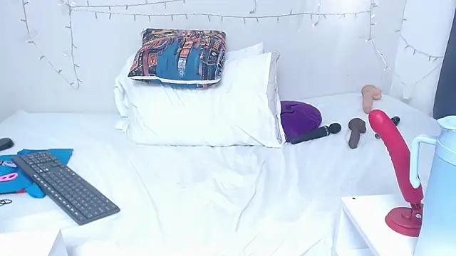 Nicol Love0 online show from 12, 3, 2025