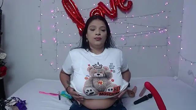 Nicol Love0 online show from 22, 2, 2025