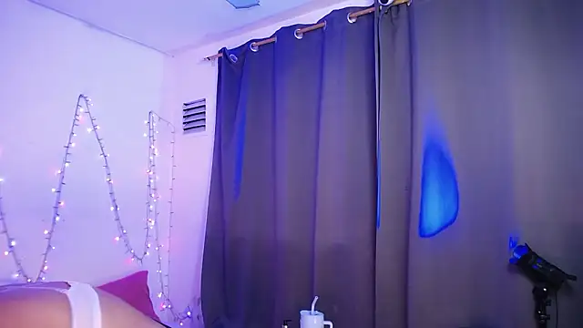 Nicol Love0 online show from 14, 1, 2026