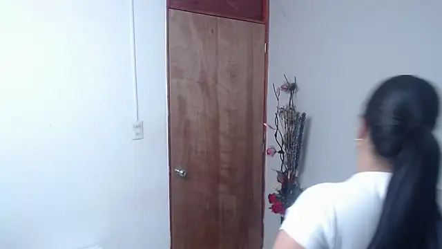 Nicol Love0 online show from 19, 3, 2025