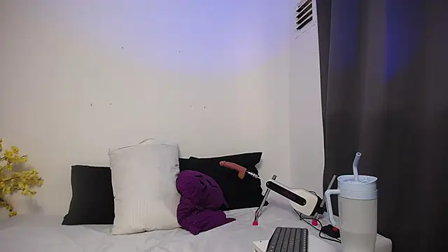 Nicol Love0 online show from 9, 2, 2026