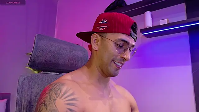 Snapshot of tony_muscle chatting on 17, 6, 2026 tony muscle online show from 17, 6, 2026