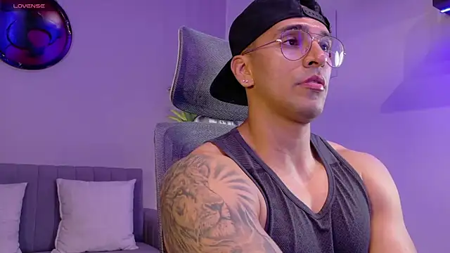 Snapshot of tony_muscle chatting on 16, 6, 2026 tony muscle online show from 16, 6, 2026