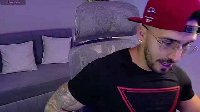 Snapshot of tony_muscle chatting on 8, 7, 2026 tony muscle online show from 8, 7, 2026