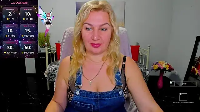 Lili Crossi online show from 4, 10, 2025