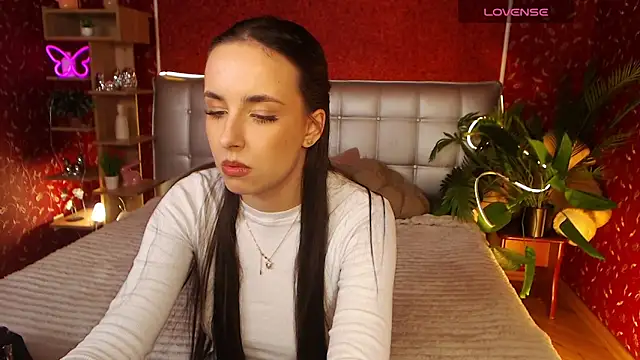 AuroraAksnesss online show from 1, 3, 2025