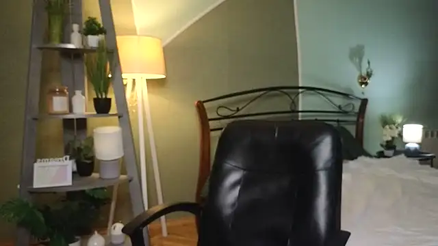 AuroraAksnesss online show from 6, 3, 2025