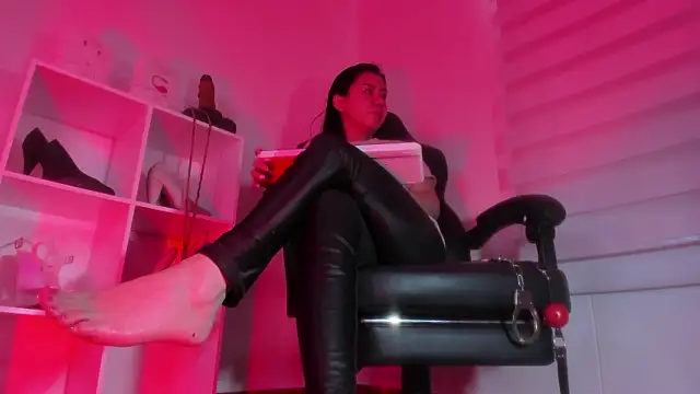 charlotte joliedart online show from 3, 2, 2026