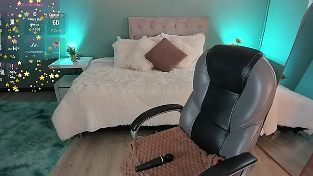 Nora Vennucci online show from 15, 10, 2025