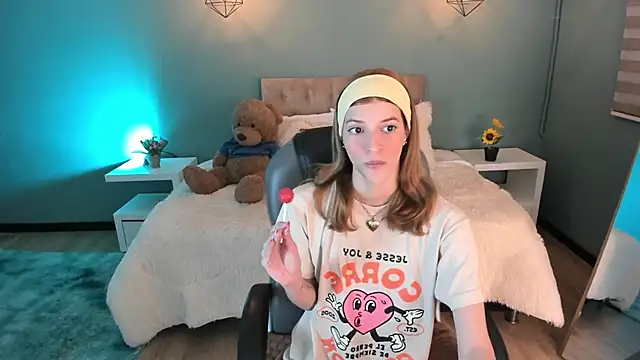 Nora Vennucci online show from 11, 10, 2025