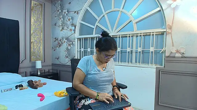 mature bigass   online show from 15, 1, 2026