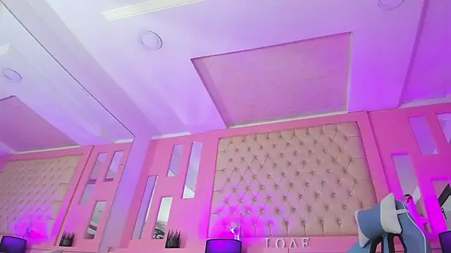 LarahB  online show from 28, 2, 2025