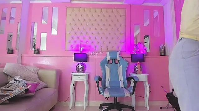 LarahB  online show from 21, 1, 2025