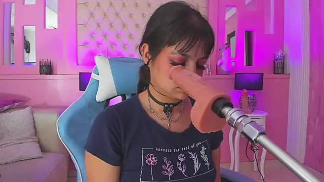 LarahB  online show from 4, 2, 2025