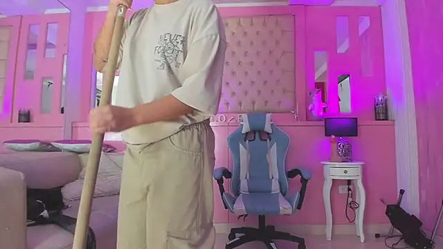 LarahB  online show from 13, 2, 2025