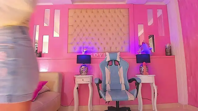 LarahB  online show from 17, 1, 2025