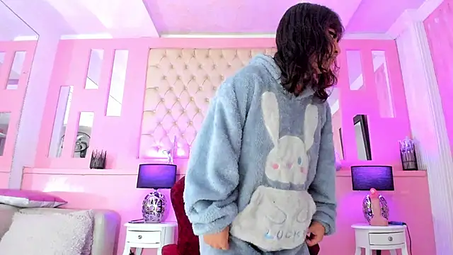 LarahB  online show from 15, 3, 2025