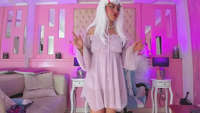 LarahB  online show from 1, 2, 2025