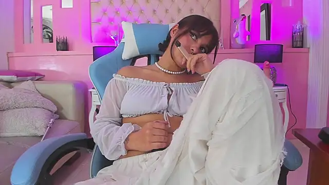 LarahB  online show from 26, 2, 2025