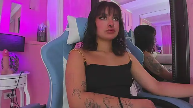 LarahB  online show from 27, 2, 2025