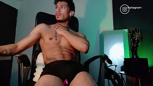 Snapshot of rafael_stone chatting on 2, 11, 2025 rafael stone online show from 2, 11, 2025