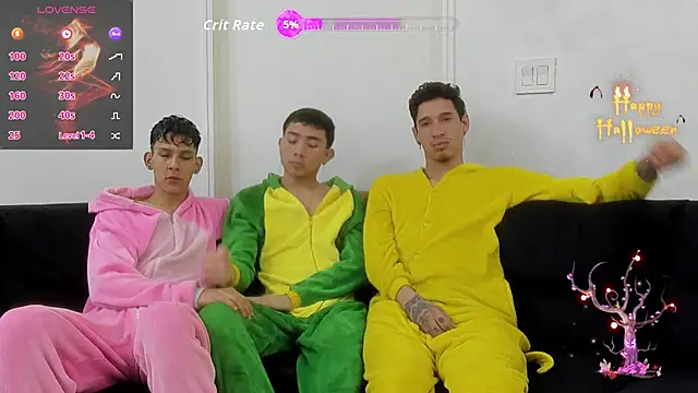 Snapshot of StrawwBoys chatting on 2, 11, 2025 StrawwBoys online show from 2, 11, 2025