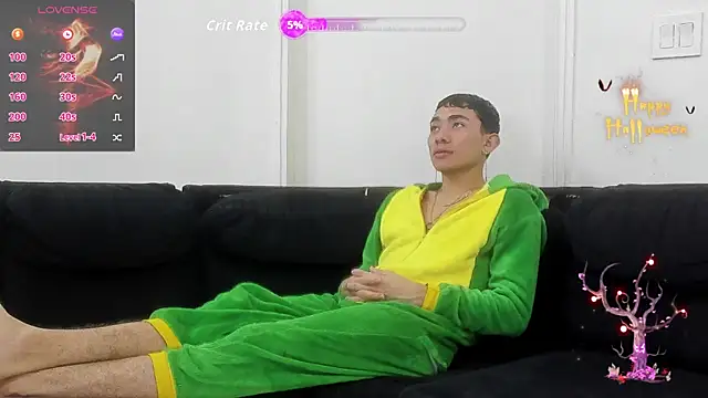 Snapshot of StrawwBoys chatting on 4, 11, 2025 StrawwBoys online show from 4, 11, 2025