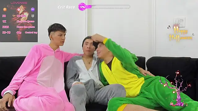 Snapshot of StrawwBoys chatting on 25, 10, 2025 StrawwBoys online show from 25, 10, 2025