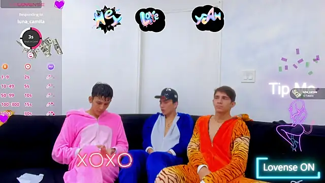 Snapshot of StrawwBoys chatting on 12, 10, 2025 StrawwBoys online show from 12, 10, 2025