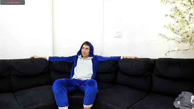 Snapshot of StrawwBoys chatting on 9, 10, 2025 StrawwBoys online show from 9, 10, 2025