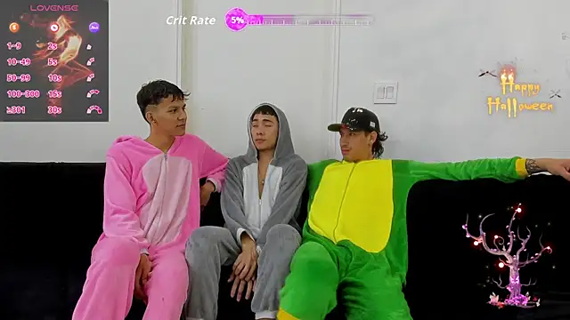 Snapshot of StrawwBoys chatting on 27, 10, 2025 StrawwBoys online show from 27, 10, 2025