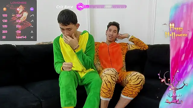 Snapshot of StrawwBoys chatting on 28, 10, 2025 StrawwBoys online show from 28, 10, 2025