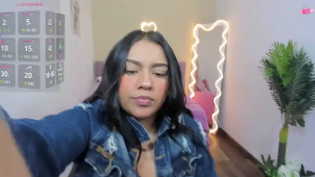 Snapshot of kendra_tay chatting on 12, 2, 2025 kendra tay online show from 12, 2, 2025