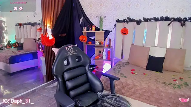 Daphnne tay online show from 27, 10, 2025