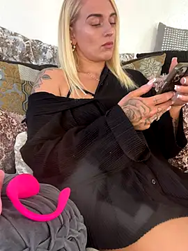 Snapshot of Barbie_26 chatting on 26, 11, 2025 Barbie 26 online show from 26, 11, 2025