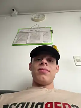 Snapshot of Daddyrich_632 chatting on 19, 7, 2026 Daddyrich 632 online show from 19, 7, 2026
