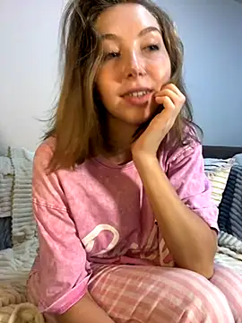 Snapshot of LinaSiren chatting on 1, 11, 2025 LinaSiren online show from 1, 11, 2025