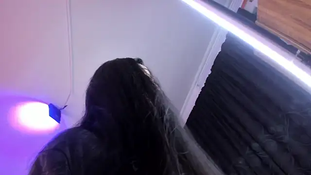 Amy Kiitty  online show from 5, 11, 2025