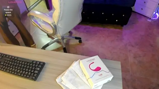 Amy Kiitty  online show from 18, 12, 2025