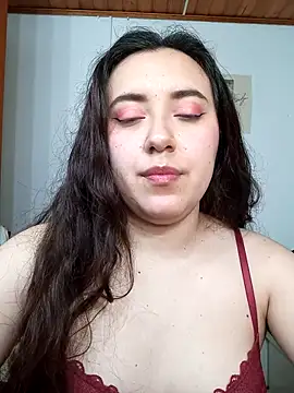 Emi chik online show from 1, 11, 2025