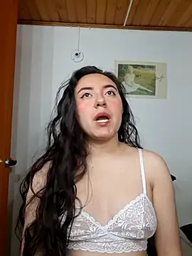 Emi chik online show from 28, 2, 2026