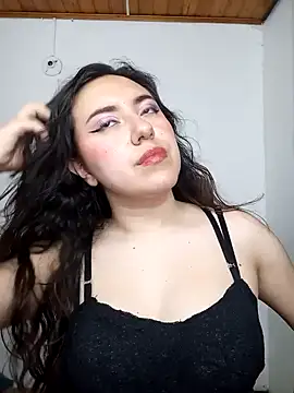 Snapshot of Emi_chik chatting on 6, 12, 2024 Emi chik online show from 6, 12, 2024