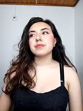 Snapshot of Emi_chik chatting on 5, 12, 2024 Emi chik online show from 5, 12, 2024