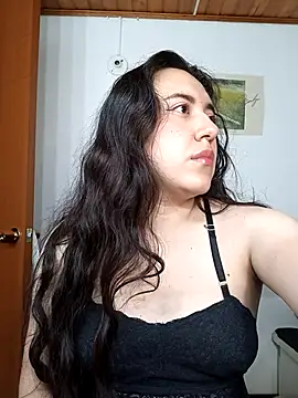 Emi chik online show from 5, 2, 2026