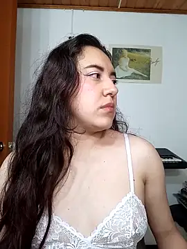 Snapshot of Emi_chik chatting on 13, 9, 2025 Emi chik online show from 13, 9, 2025